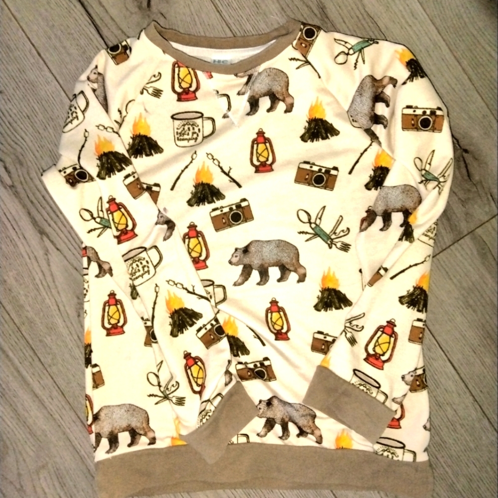 High Five Crew long sleeve t shirt Size 10  bears camping theme EUC